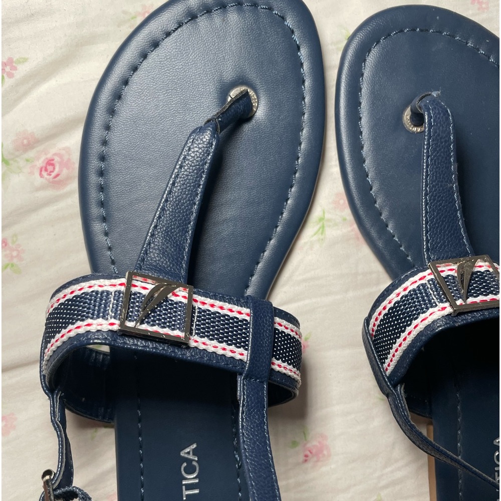 Nautica sandals, never worn
Size 8